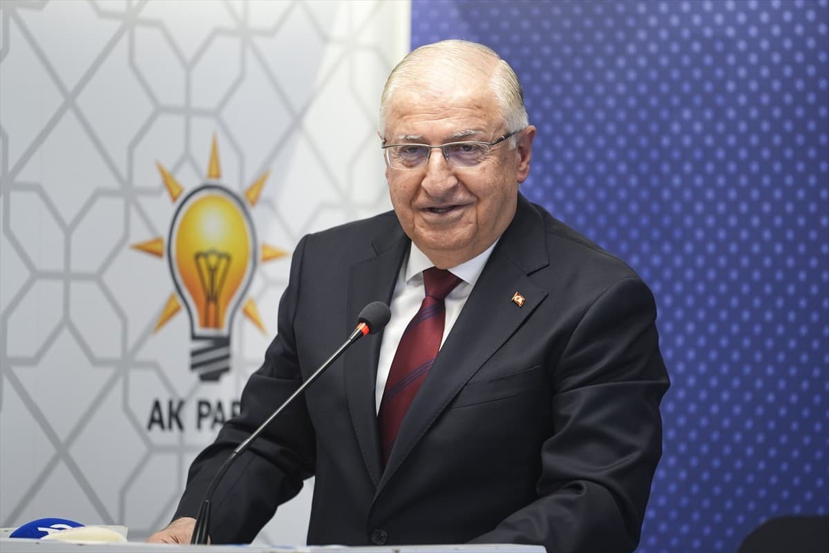 Milli Savunma Bakanı Güler, "Türkiye Yüzyılı Buluşmaları" kapsamında Maltepe'de ziyaretlerde bulundu: